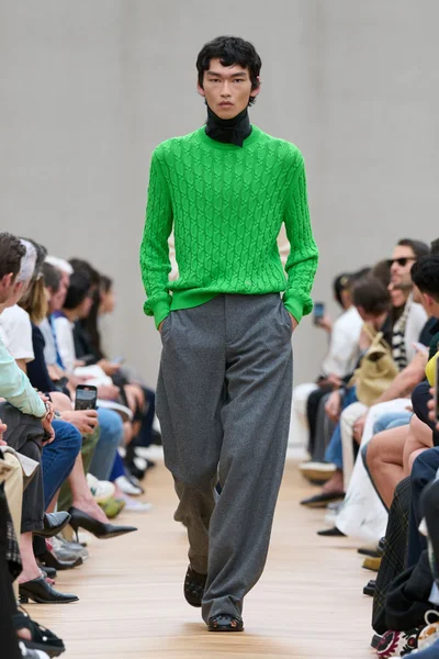 Look 63